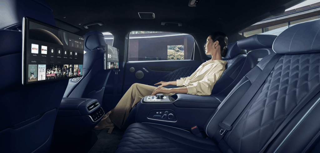 제네시스 Electrified G80 뒷좌석 공간